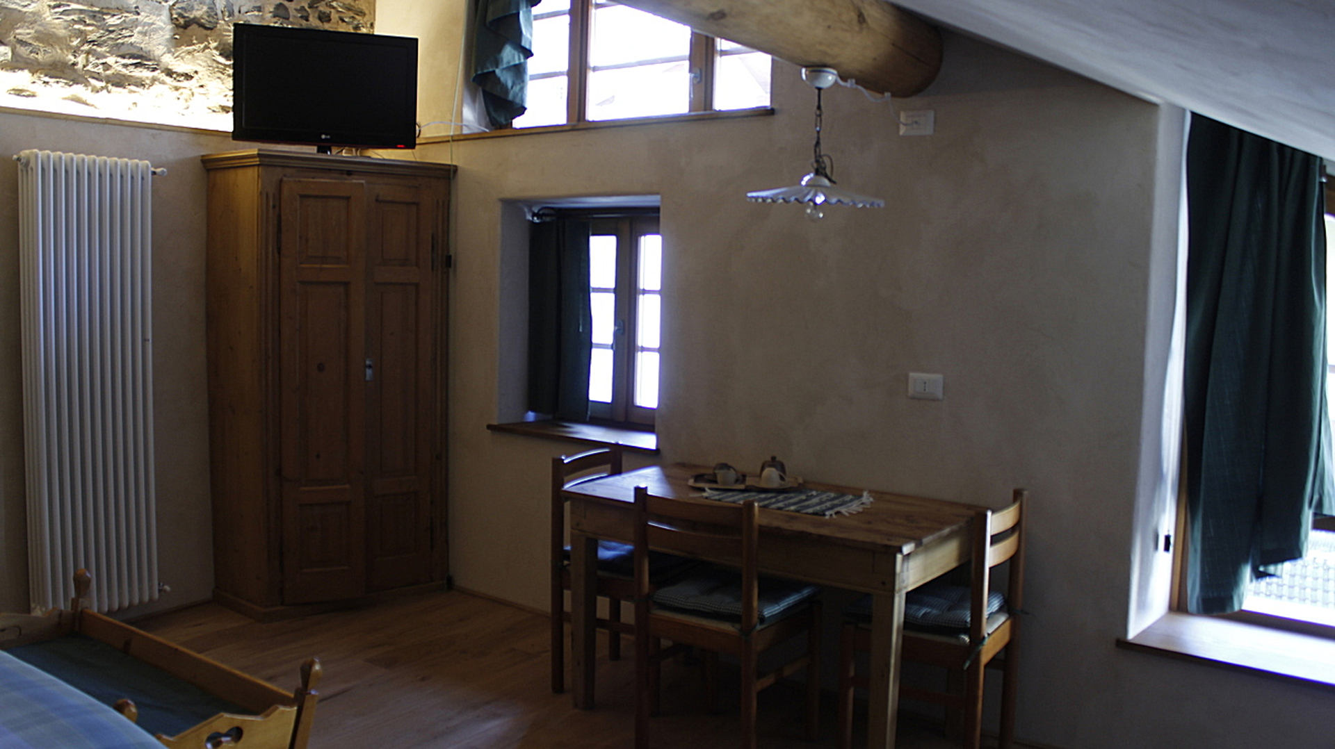 Il monolocale dispone di tv e angolo soggiorno vivibile.