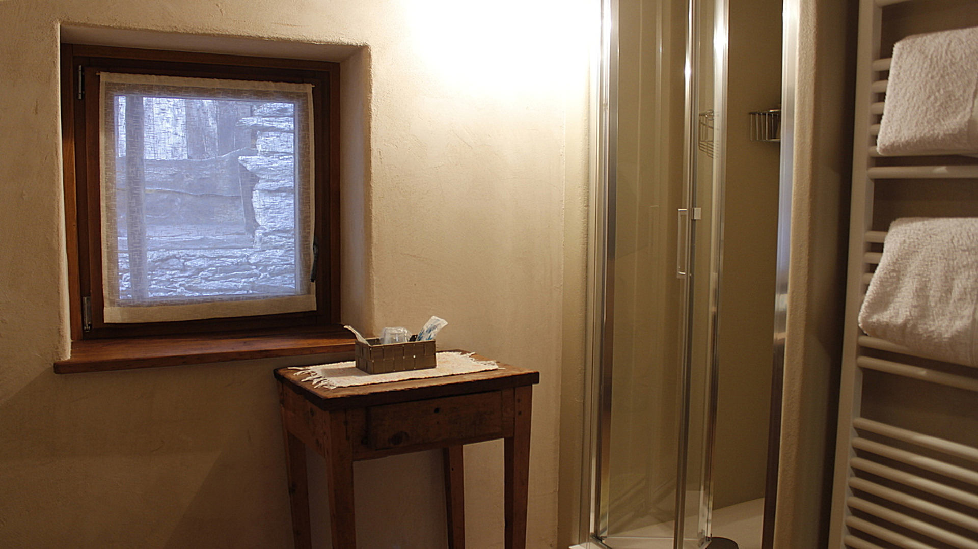 Bagni in camera con finestra e bidet